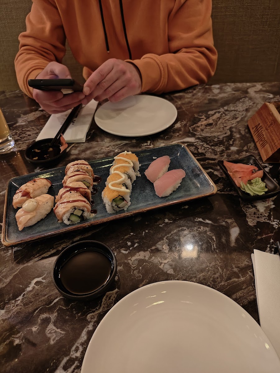 Mr Xi Asian Bistro-5